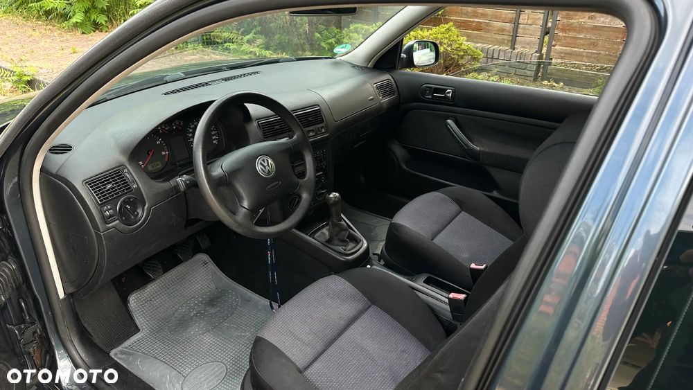 Volkswagen Golf - 33