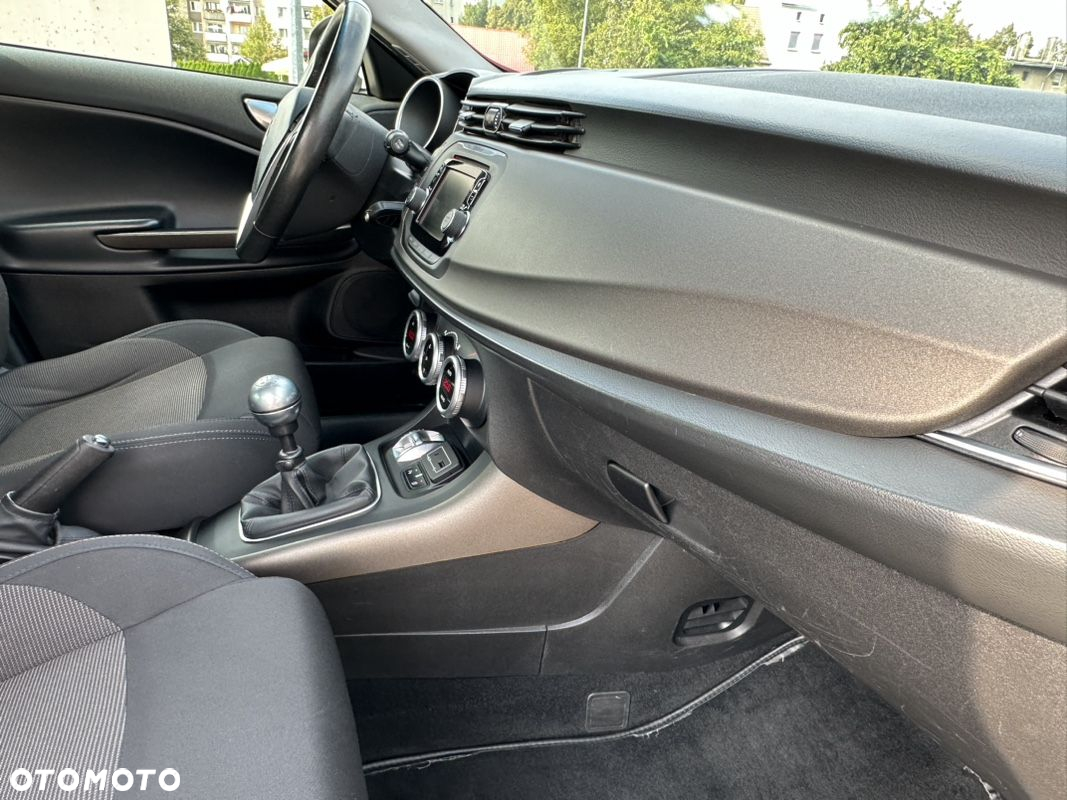 Alfa Romeo Giulietta 2.0 JTDM Distinctive - 28