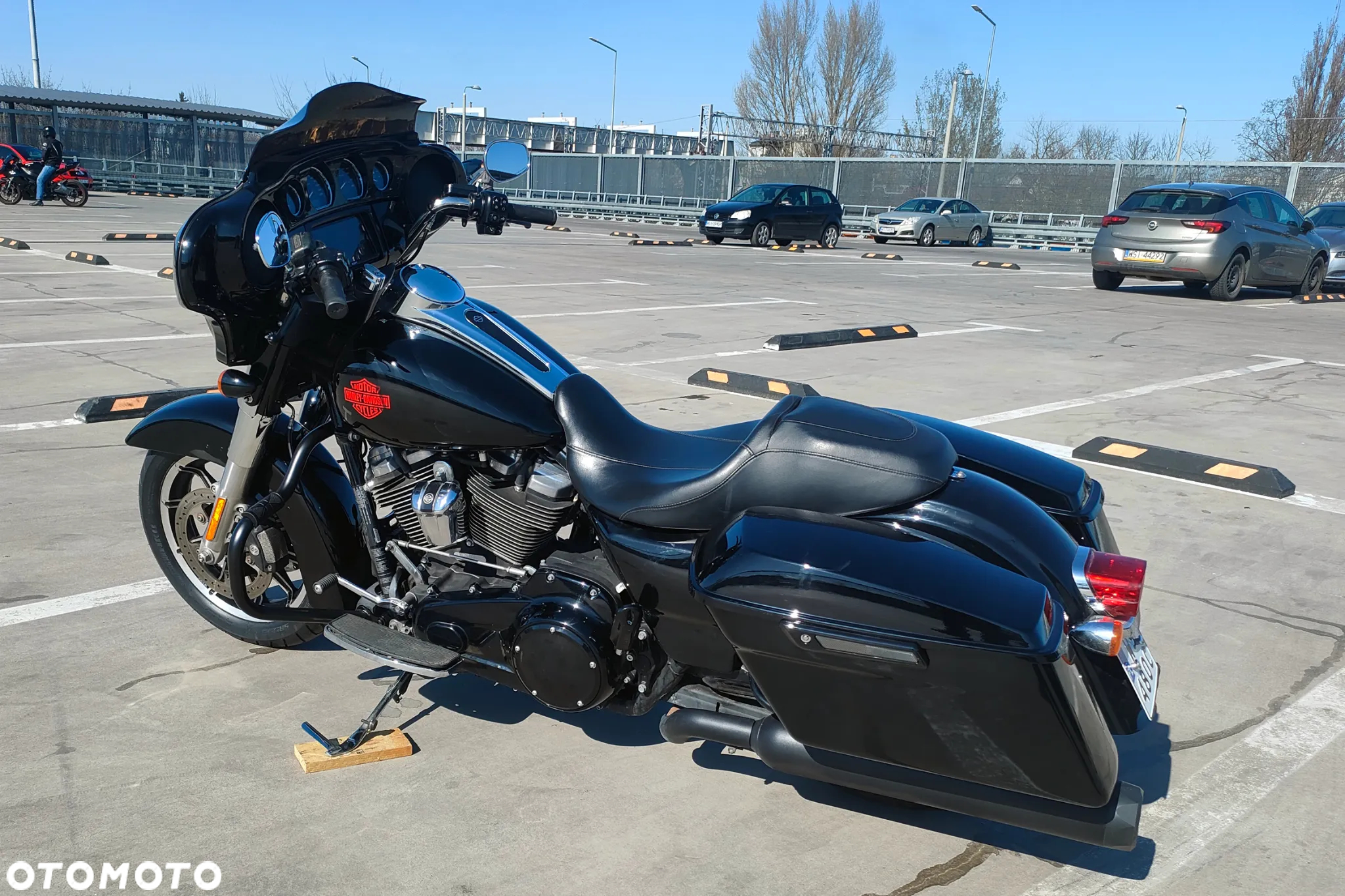 Harley-Davidson FLH Electra Glide - 4