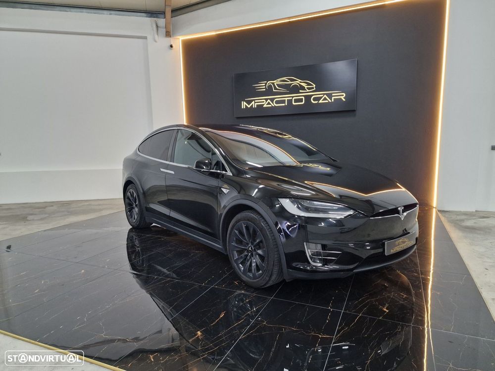 Tesla Model X 90D - 14