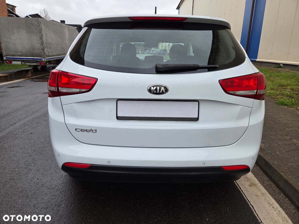Kia Ceed 1.6 GDI Dream Team Edition - 6