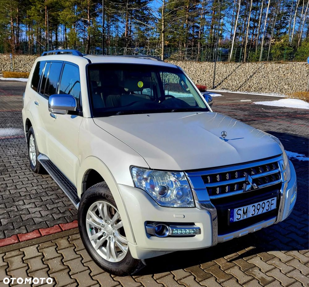 Mitsubishi Pajero - 24