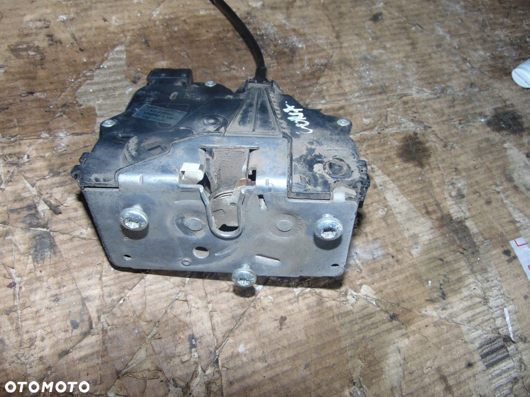 ZAMEK DRZWI LEWY TYŁ CORSA D 13258265 - 2