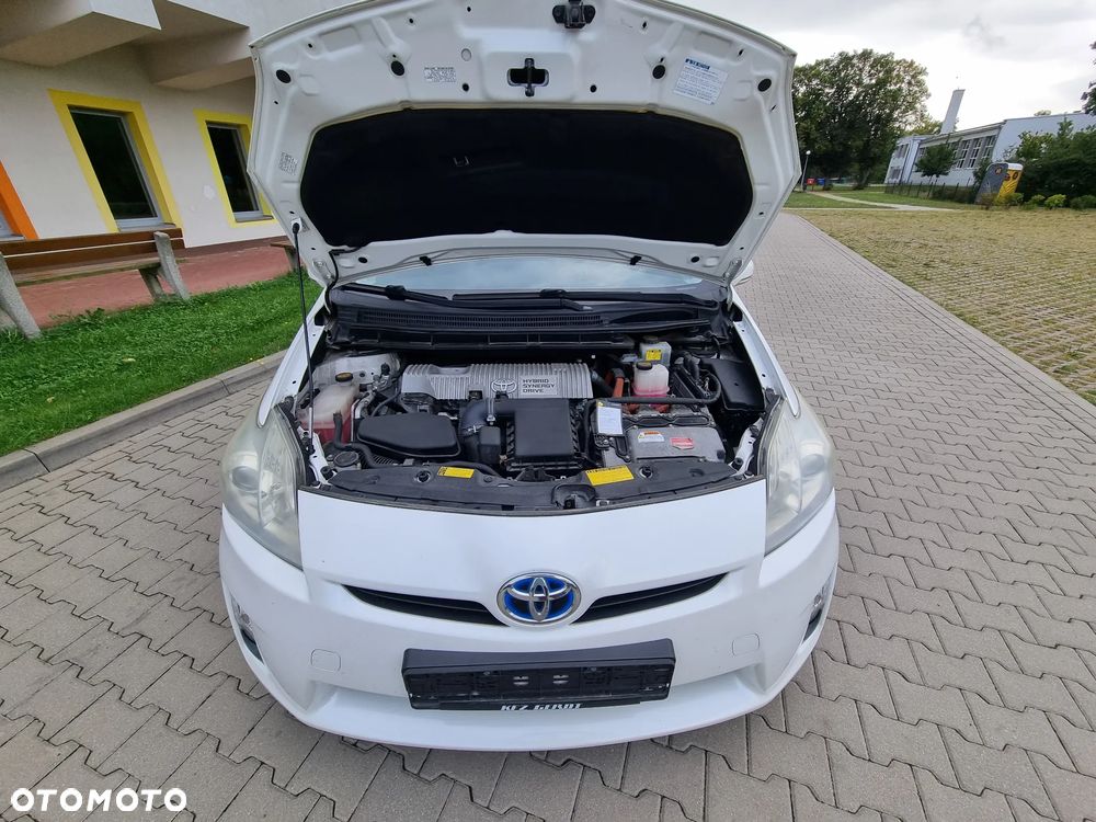 Toyota Prius (Hybrid) Life - 24