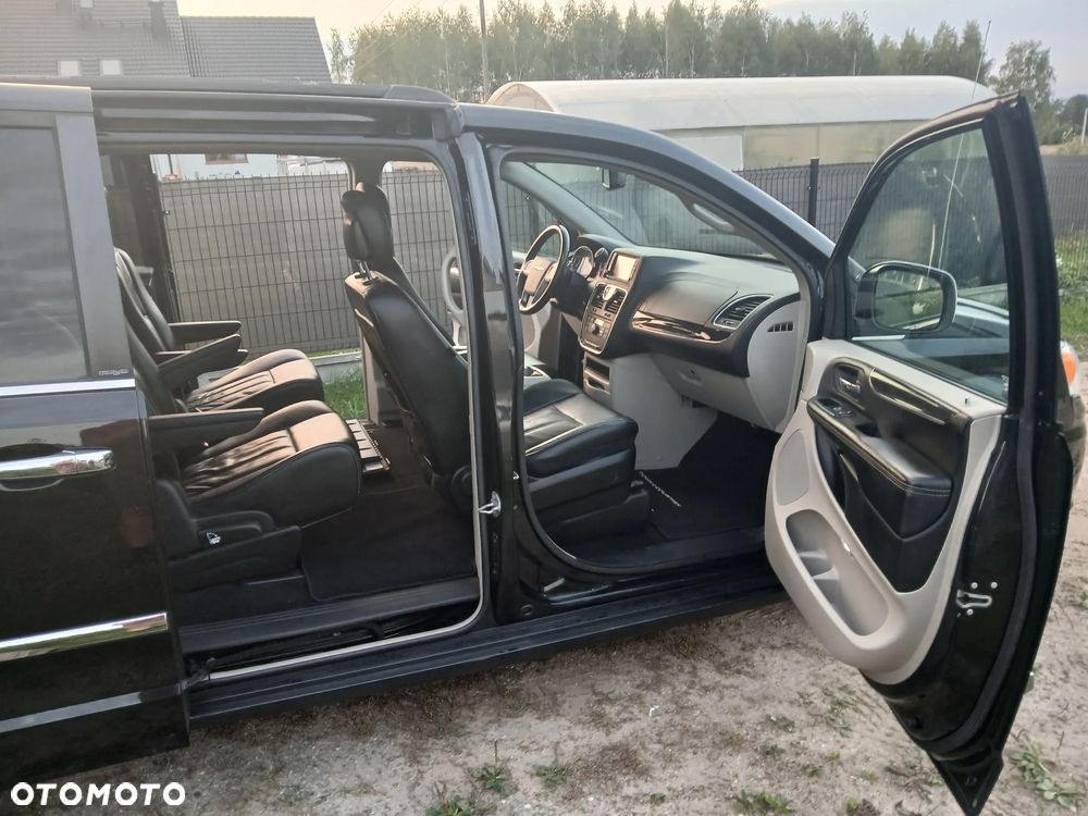 Chrysler Town & Country 3.6 Limited - 19