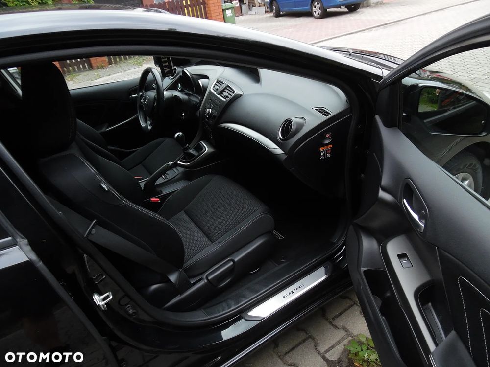 Honda Civic 1.4 i-VTEC Sport Black Edition - 23