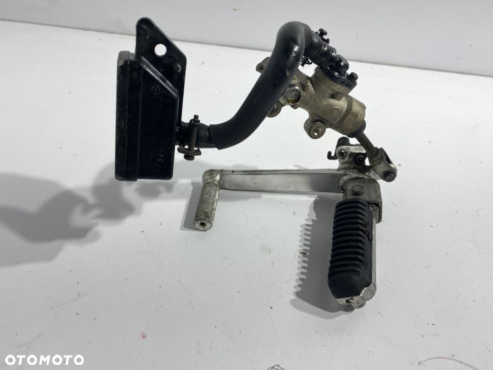 Pompa hamulca  tył   Suzuki Bandit GSF 400 - 1