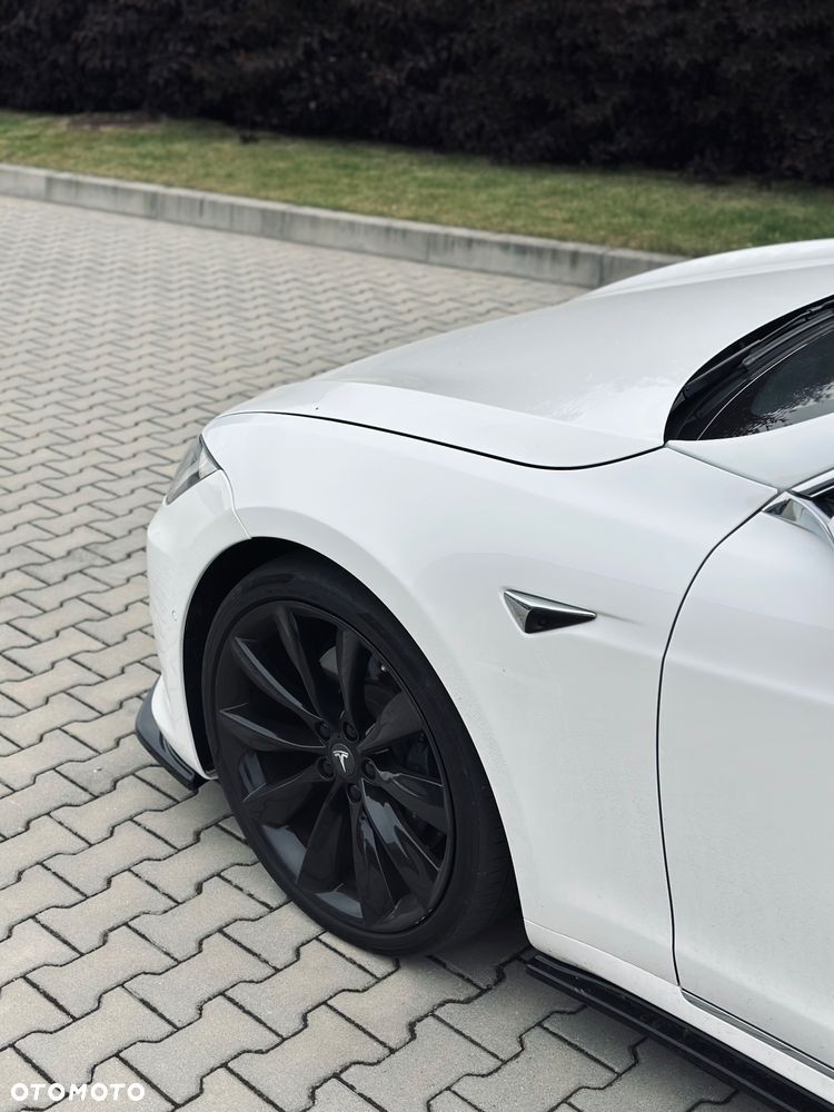 Tesla Model S - 1