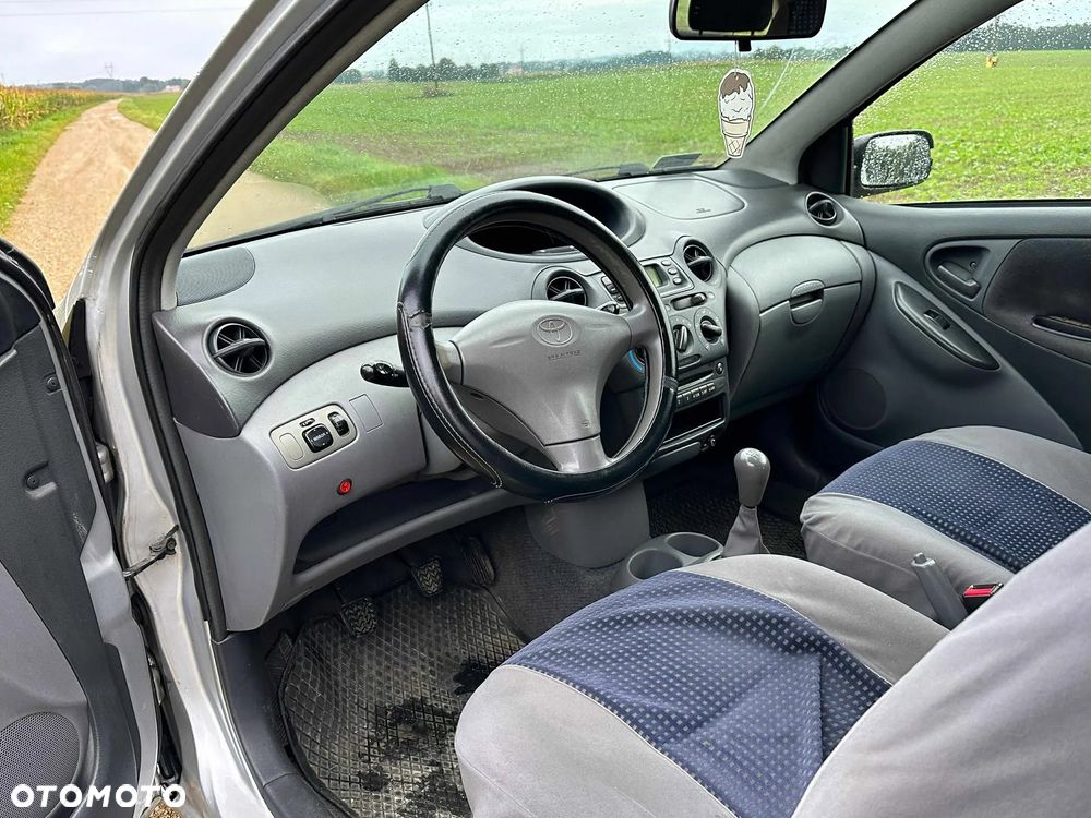 Toyota Yaris - 10
