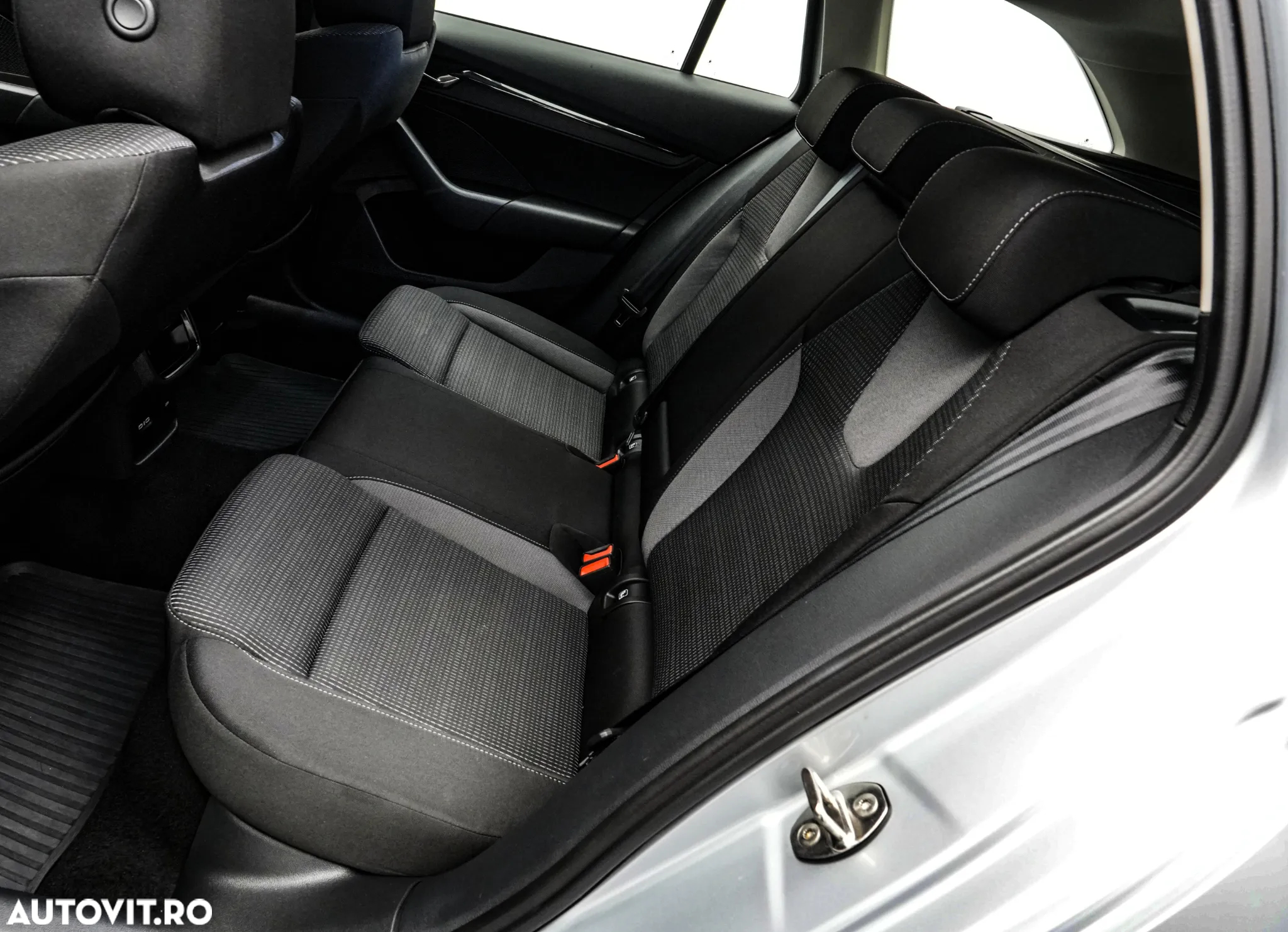 Skoda Octavia Combi 2.0 TDI DSG Style - 11