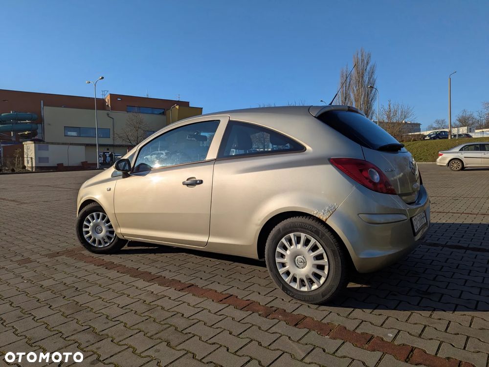 Opel Corsa 1.2 16V Essentia - 4