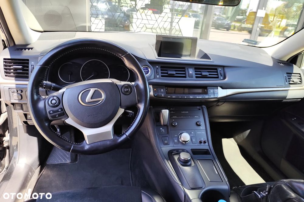 Lexus CT - 10