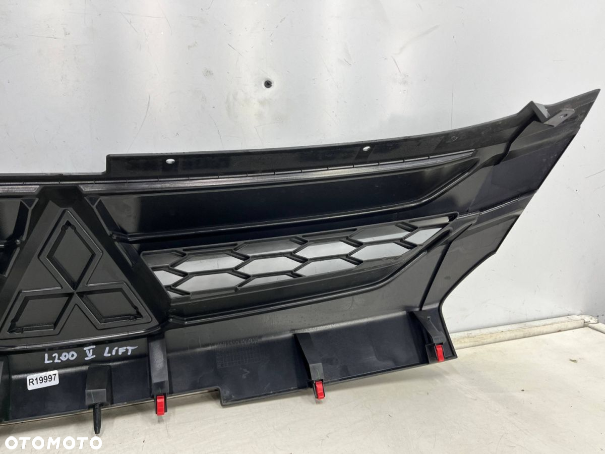 Atrapa Mitsubishi L200 5 V 19r.- grill przednia maskownica znaczek 7450B264 - 15