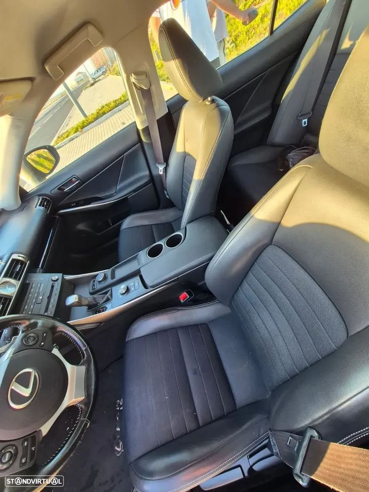 Lexus IS 300H Executive - 17