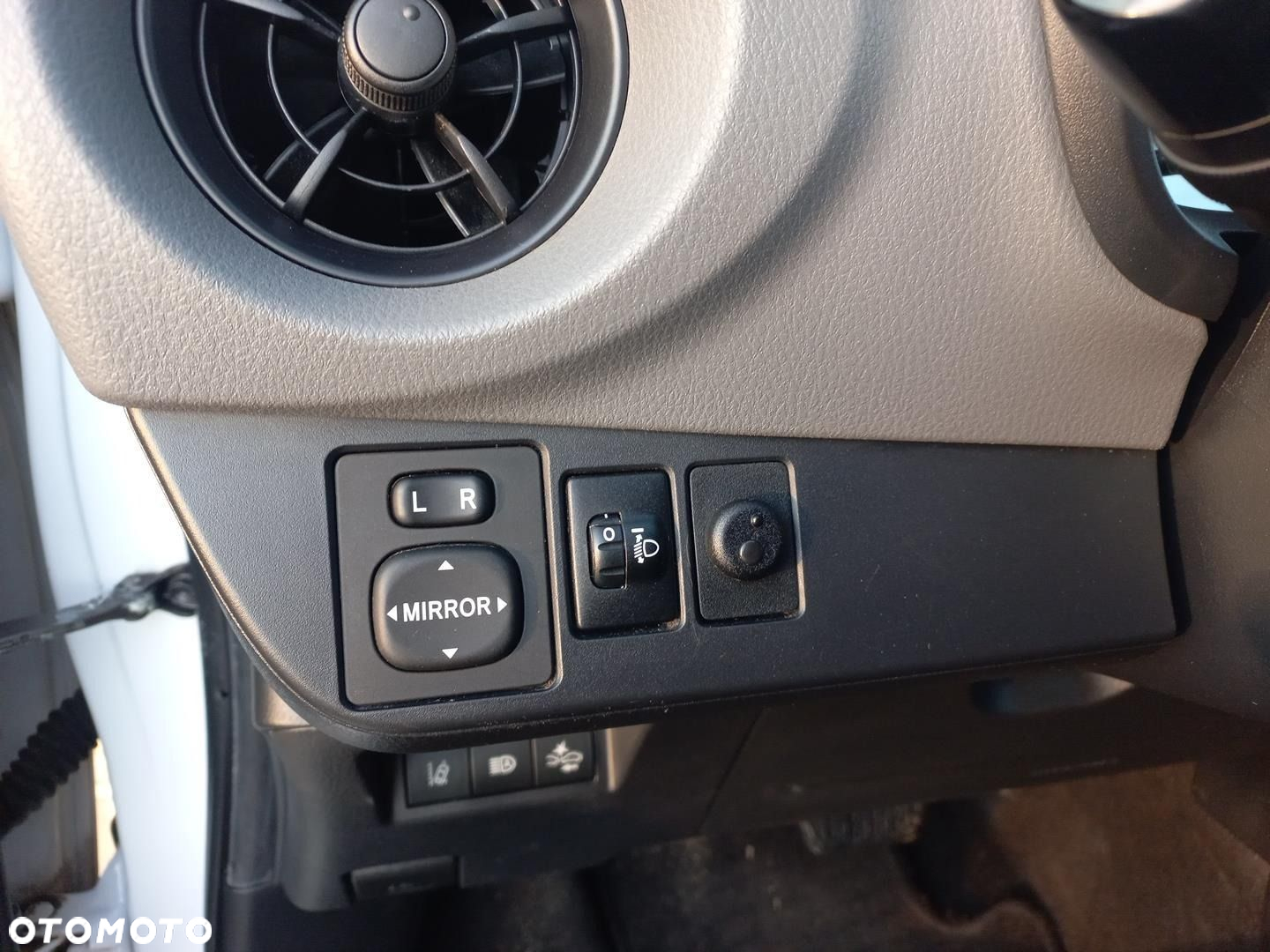 Toyota Yaris - 18