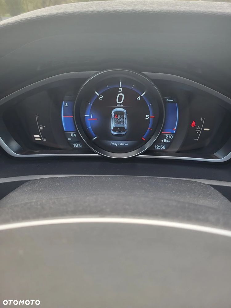 Volvo V40 D2 R-Design - 15
