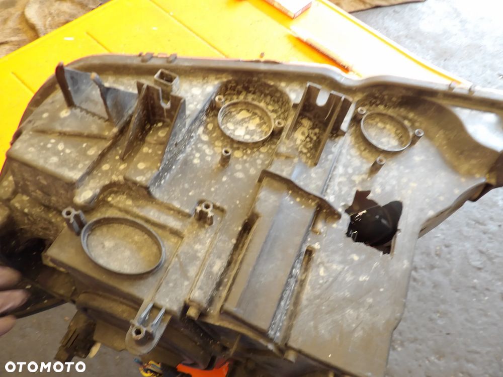 BMW - F25 - H7 - PĘKNIĘTA OBUDOWA - PRAWA LAMPA PRZEDNIA - UK - 7217290 - 9