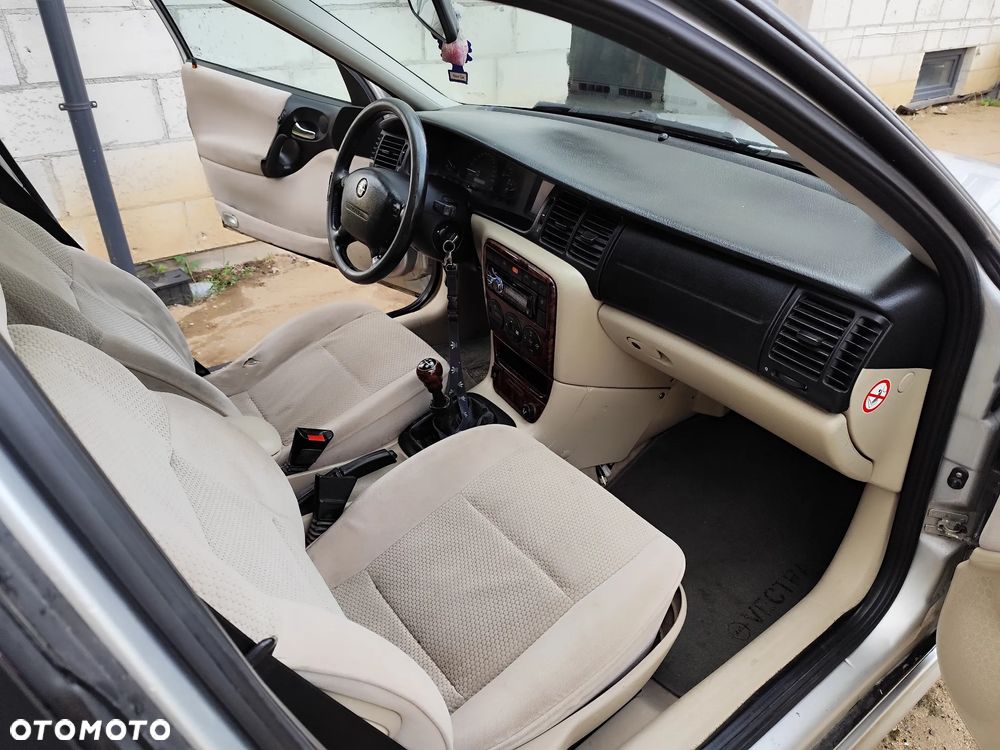 Opel Vectra 2.0 CDX - 7