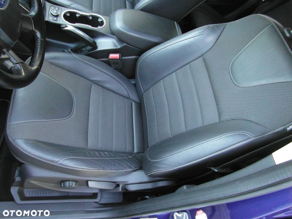 Ford Kuga 2.0 TDCi 2x4 Titanium - 16