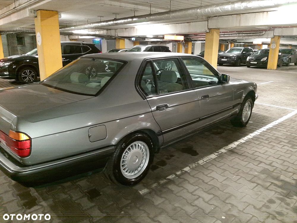 BMW Seria 7 730i - 8