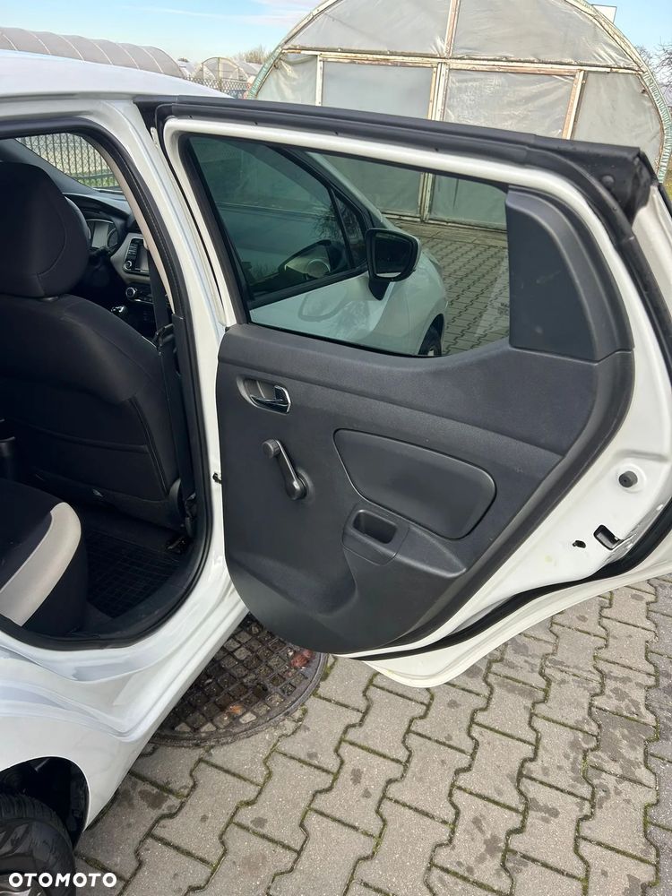 Nissan Micra 1.0 Visia Plus - 12