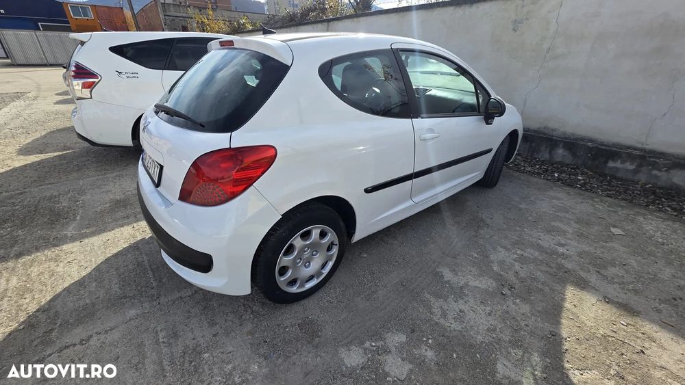 Peugeot 207 1.4HDI Trendy - 14