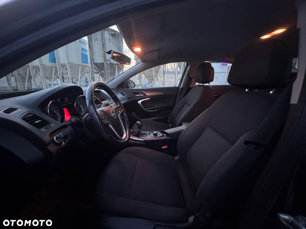 Opel Insignia 1.6 - 10