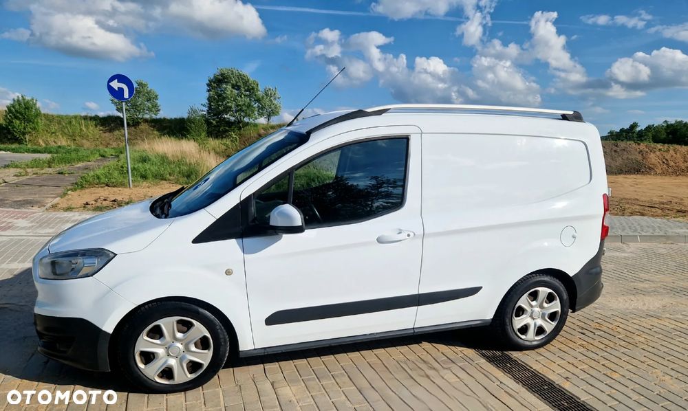 Ford transit courier - 2