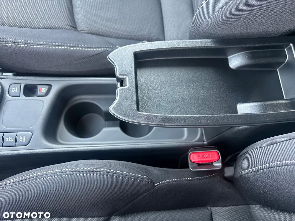 Toyota Yaris Hybrid 1.5 Style - 32