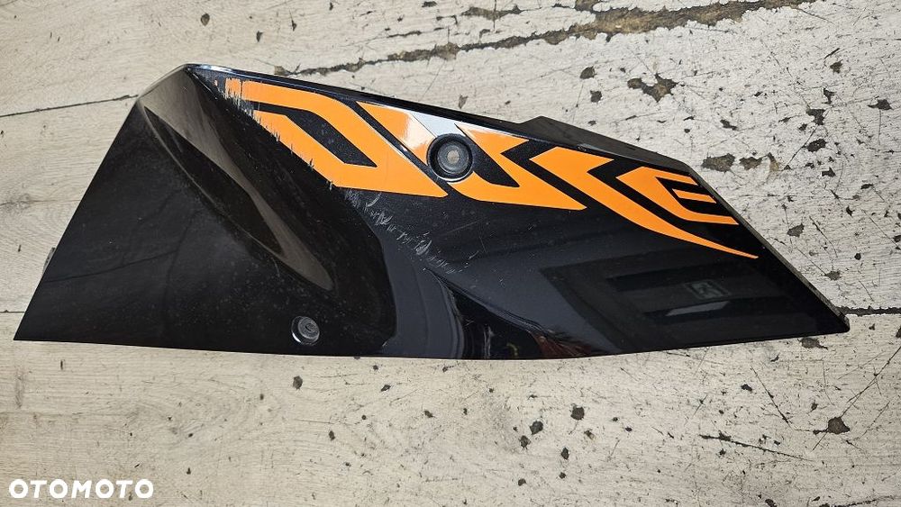 Prawy bok osłona zbiornika KTM 690 Duke (2008-2011)  75008051000 - 4