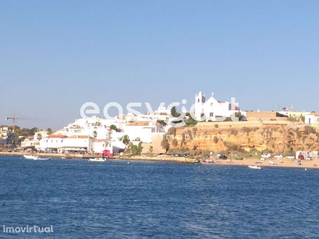 Loja destinada a comércio com área bruta de 93 m2 em Ferragudo - Grande imagem: 3/12