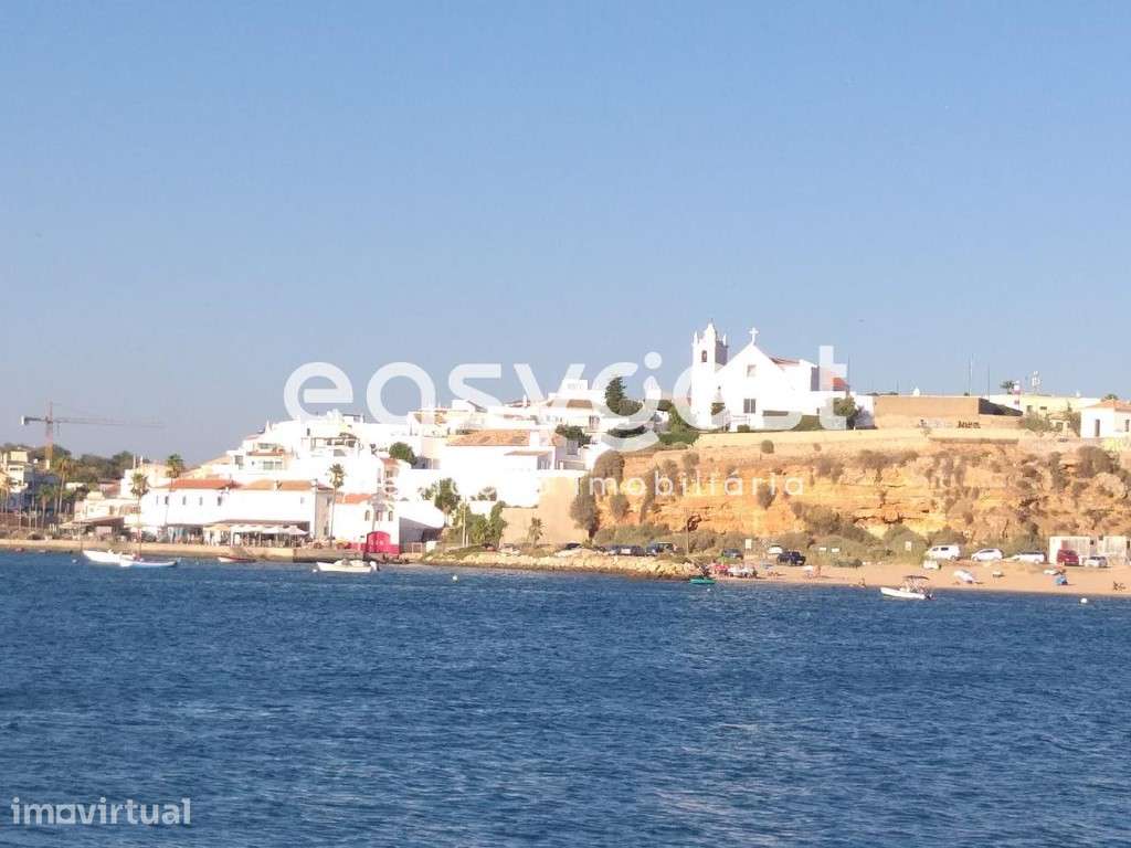 Loja destinada a comércio com área bruta de 93 m2 em Ferragudo - Grande imagem: 3/12