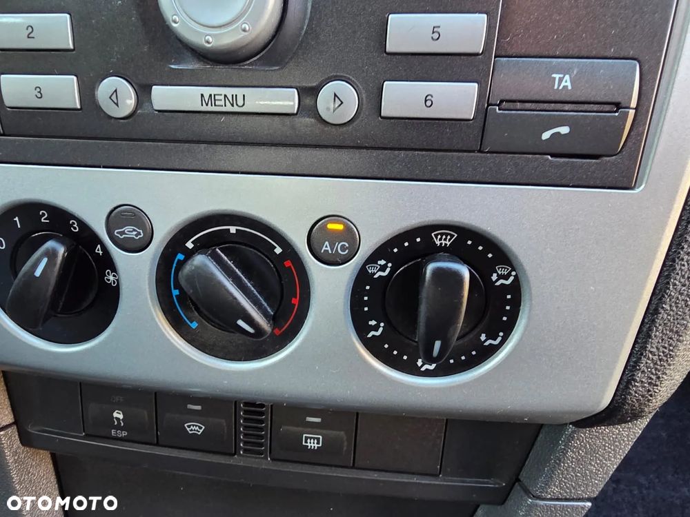 Ford Focus 1.6 16V Ambiente - 17