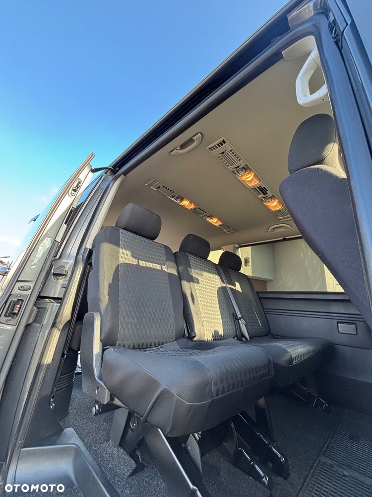 Volkswagen Caravelle - 11