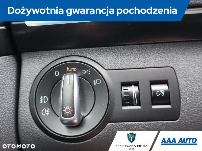 Volkswagen Touran - 23