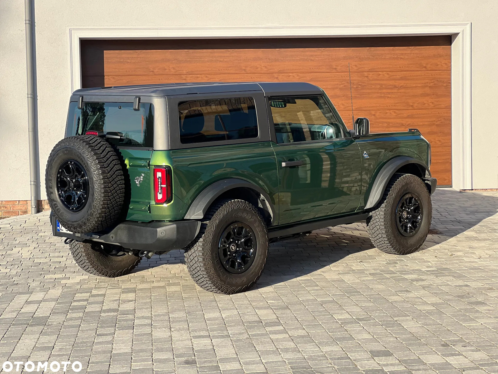 Ford Bronco - 10