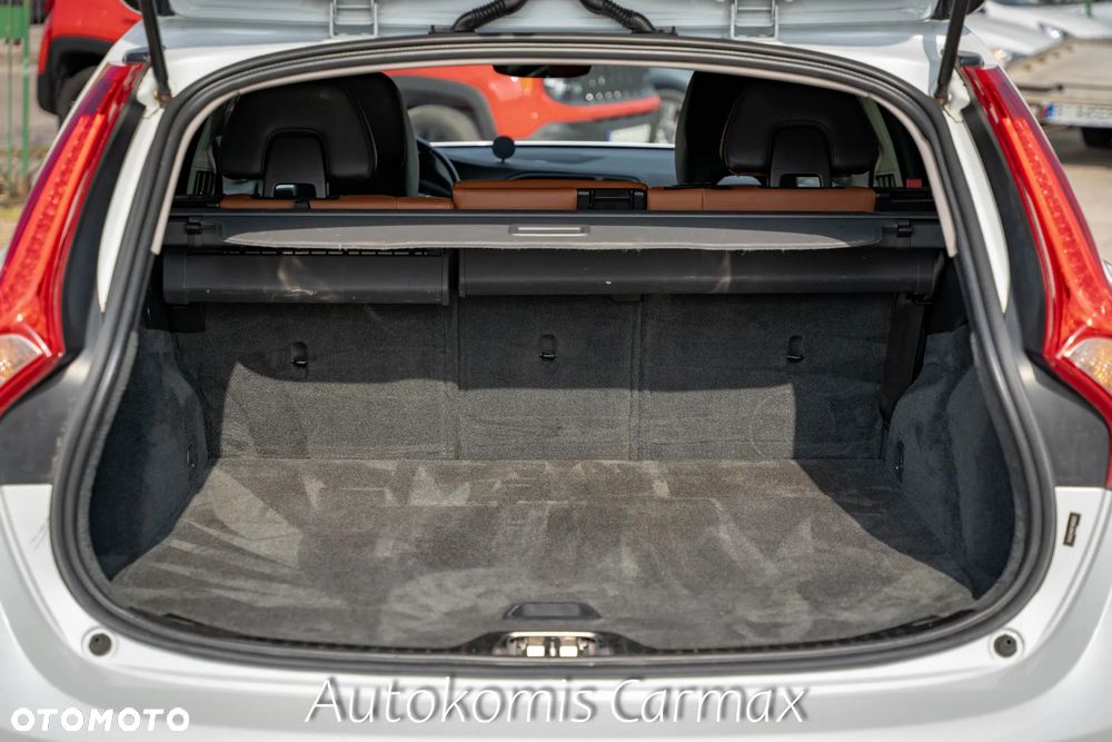 Volvo V60 Cross Country T5 AWD Summum - 28