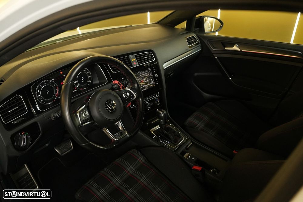VW Golf 2.0 TSI GTI DSG - 29