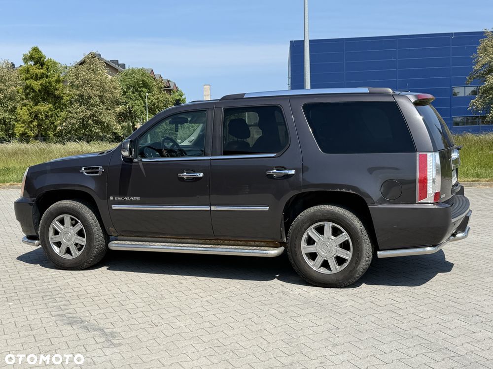 Cadillac Escalade - 3