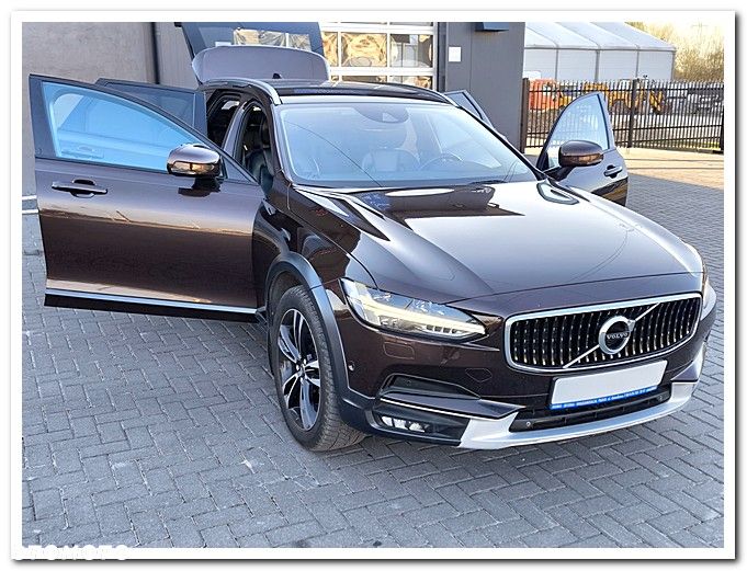 Volvo V90 Cross Country - 16
