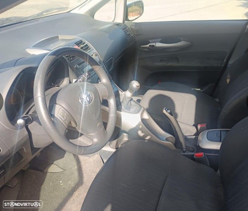 Toyota Auris 1.4 D-4D - 5