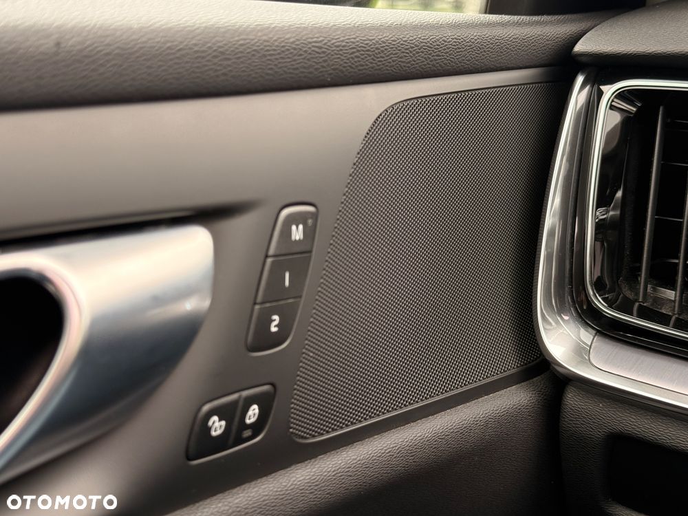 Volvo S60 B5 B AWD Plus Dark - 19
