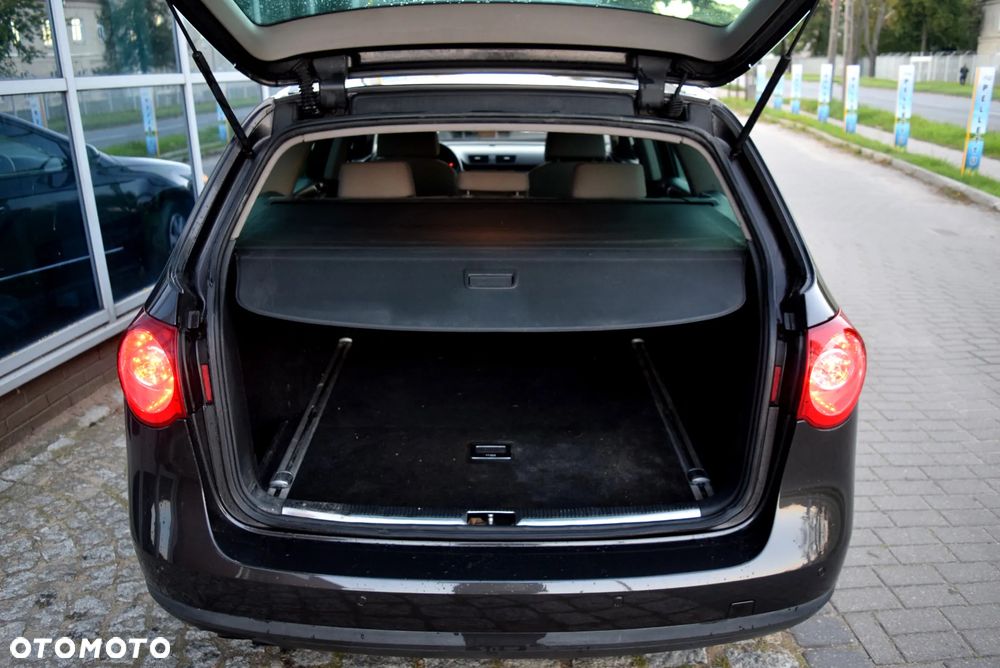Volkswagen Passat 2.0 TDI DPF Highline - 9