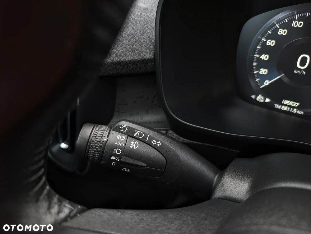 Volvo XC 40 T3 Momentum - 23