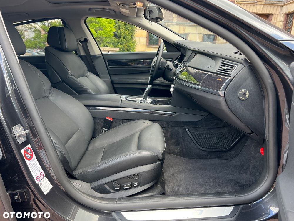 BMW Seria 7 - 36