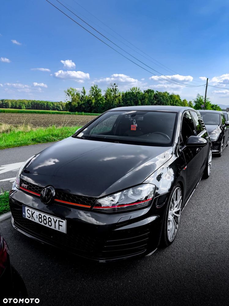 Volkswagen Golf - 28
