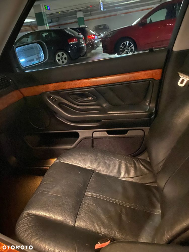 BMW Seria 7 735i - 4