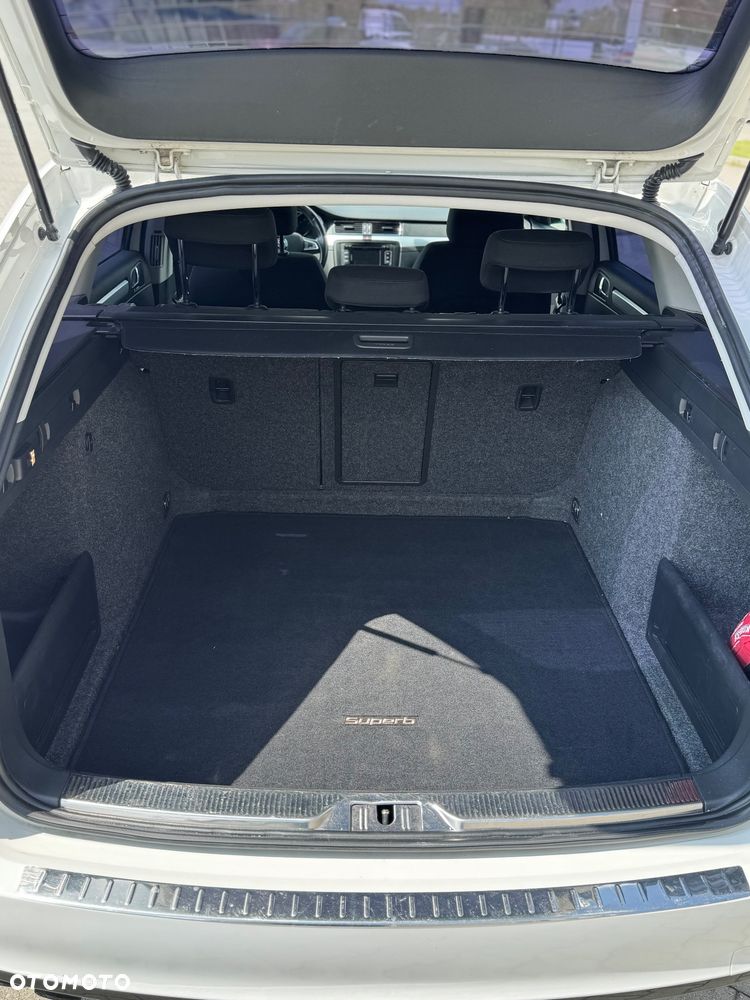 Skoda Superb 2.0 TDI Elegance DSG - 29