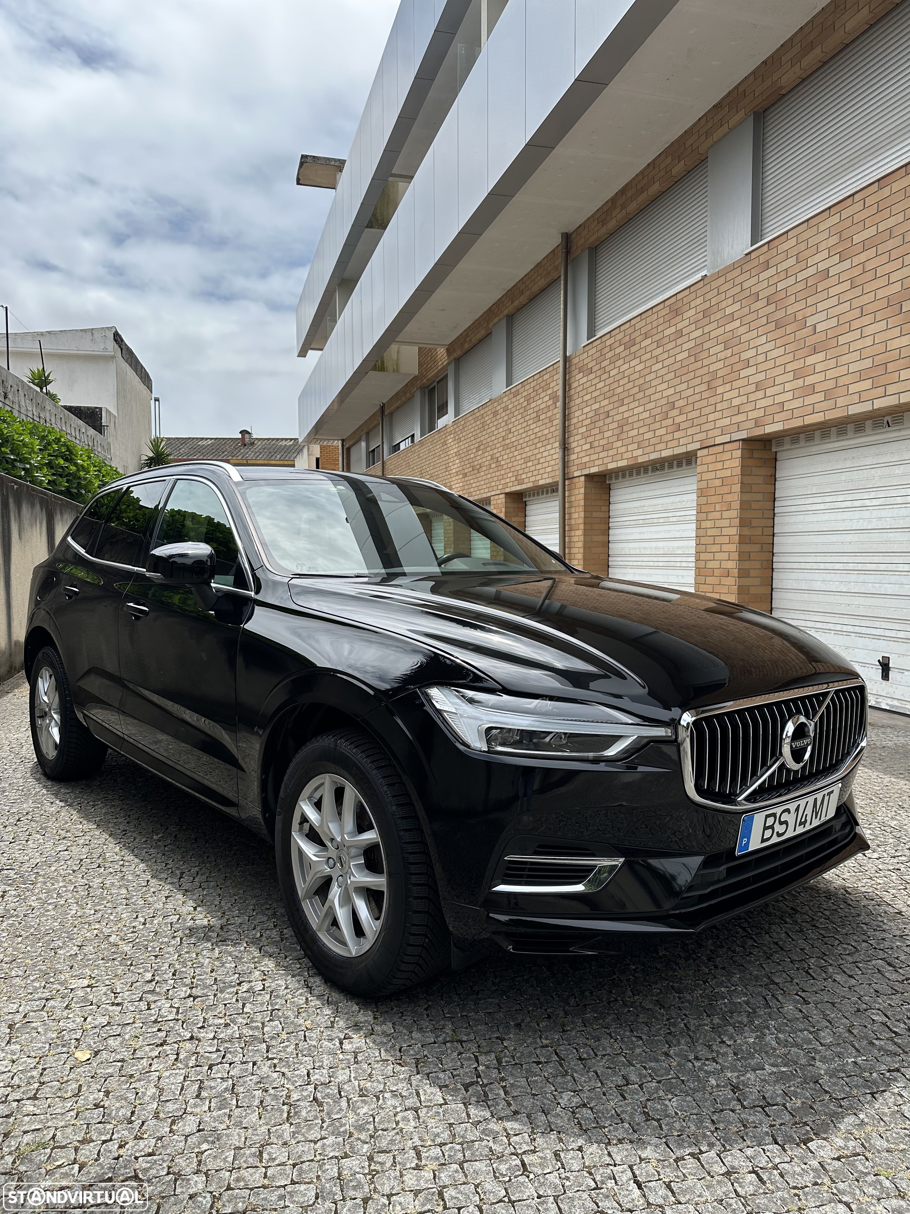 Volvo XC 60 2.0 T8 PHEV Momentum Plus AWD - 1