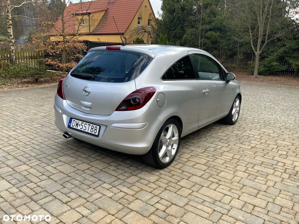 Opel Corsa 1.4 16V Cosmo - 5